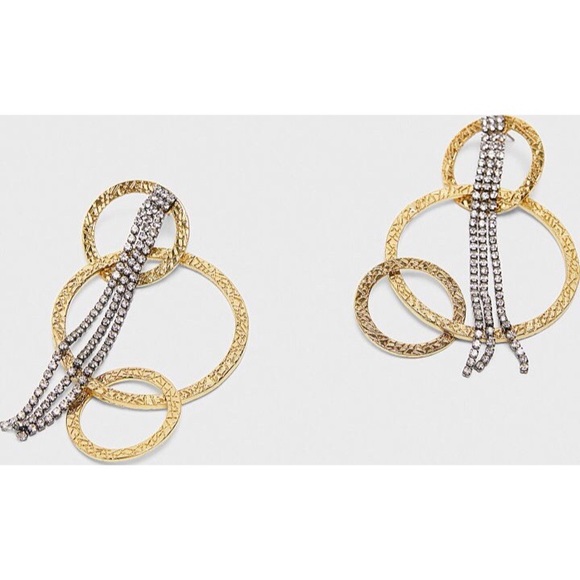 Flaw, Zara NWT Bejeweled Chain Hoop Chain Gold Dangle Earrings - Picture 9 of 9